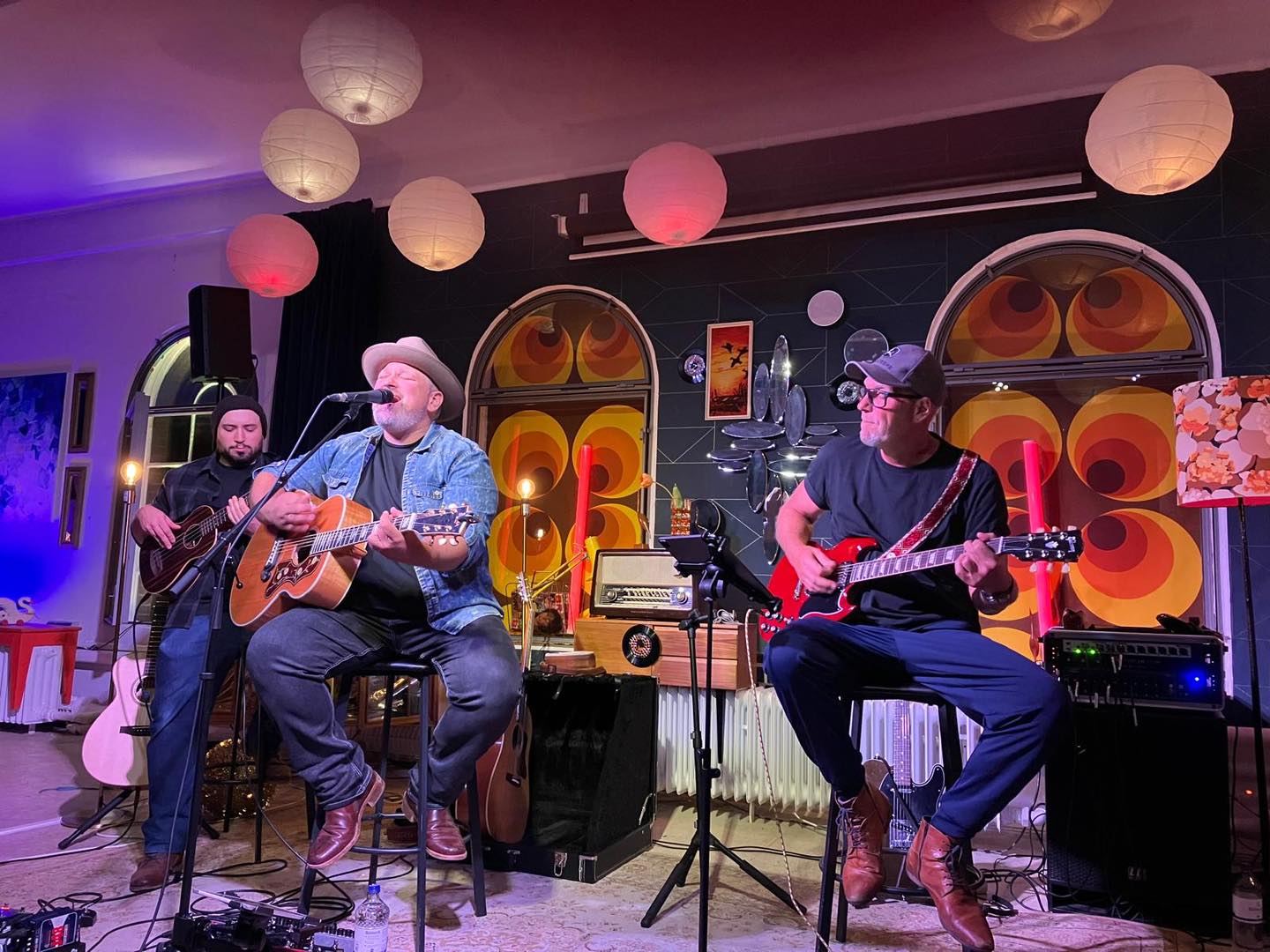 Hallo liebe Leute,

wir haben gerade ein neues Video von unserem neuen Song „Don’t look away“ auf unserem Youtube Channel von unserem letzten Konzert im wunderschönen deck_2 veröffentlicht. Schaut gerne mal rein und teilt das Video gerne fleißig. 😊

https://youtu.be/ZaLoo6Z8n4Y?si=e29BaJdr_svy_lhW

#keepitcountry #countrydeutschland #esgehtnurgemeinsam #sigmaguitars #ben_moske #endlichwiederlive #folk #country #follower #deck2 #buxtehude #stade