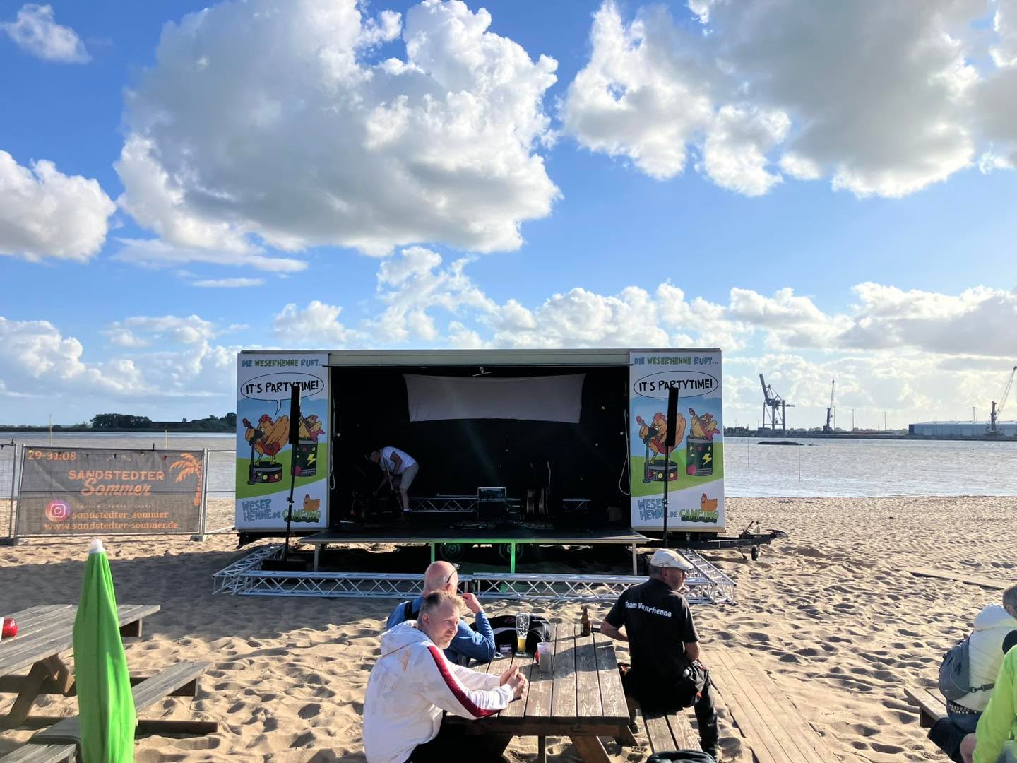 Unsere Location für heute Abend. 😊👍🏻

Wir freuen uns mega auf heute Abend. 19 Uhr geht es los. Kommt rum. Wetter wird auch immer schöner. 😊

#keepitcountry #countrydeutschland #esgehtnurgemeinsam #sigmaguitars #ben_moske #endlichwiederlive #folk #country #follower #Sandstedt #Beach #Sommerabend